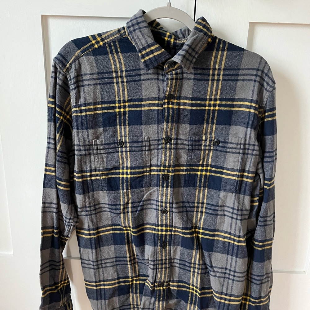 Gap men’s flannel shirt, size M